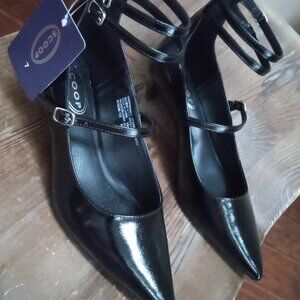 Scoop Women's Size 7 Pointed Toe Strappy Kitten Heel Shoes